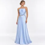 Retrato Fashion em Vestido Azul Gelo LE upscale gentle
