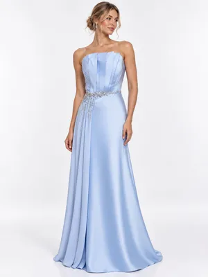 Retrato Fashion em Vestido Azul Gelo LE upscale gentle