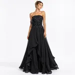Retrato de Gala em Vestido Preto LE upscale gentle