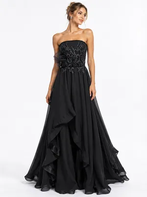 Retrato de Gala em Vestido Preto LE upscale gentle